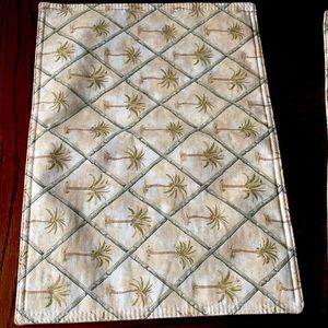 4 palm trees placemats & basket.